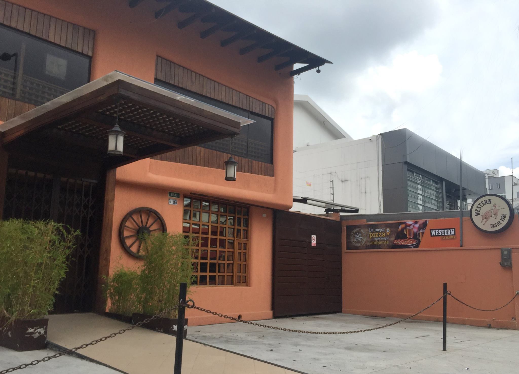 restaurants in quito, best restaurants in quito, where to eat in quito, quito food, quito restaurants, Western Bar-Pizzeria