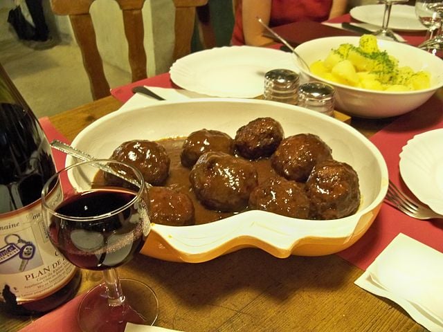 Belgium Food, Belgium cuisine, Traditional Belgium Food, food in Belgium, Belgium dishes, Belgian food, Belgian dishes, Belgian cuisine, BOULETS LIÉGEOISE