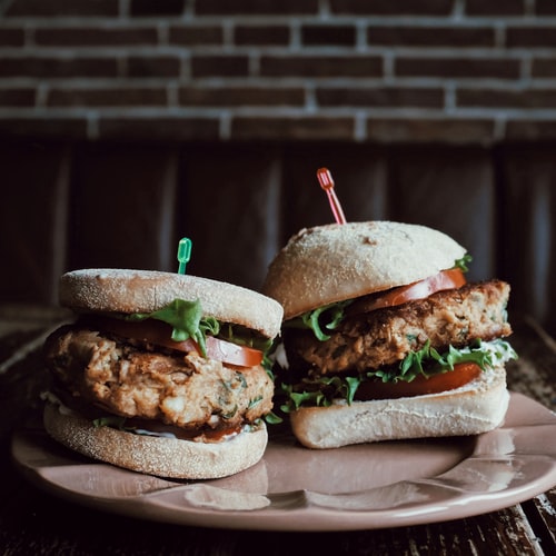Canadian Food, Canadian cuisine, Traditional Canadian Food, food in Canada, Canadian dishes, Canadian burger