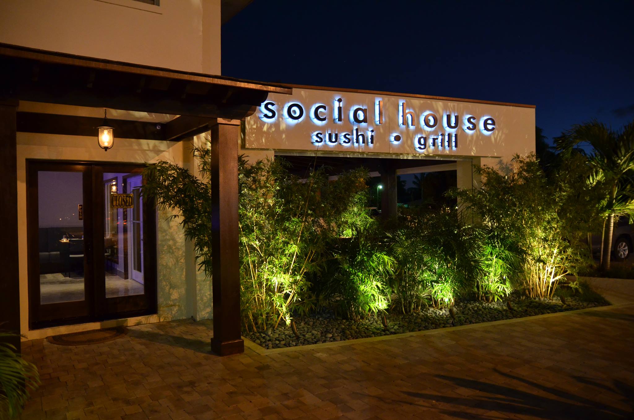 Nassau Food - 30 Best Restaurants In Nassau And Where To Eat In Nassau 30 restaurants in nassau, restaurants in nassau bahamas, best restaurants in nassau, best restaurants in nassau, where to eat in nassau, nassau food, social house sushi & grill