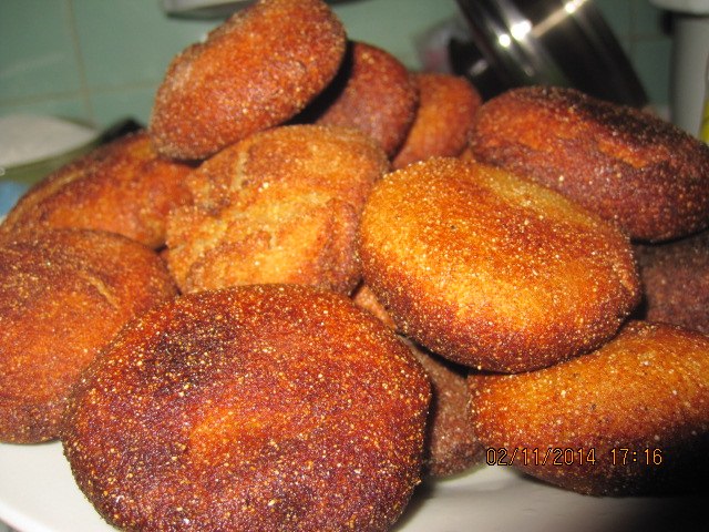 Mauritian snacks, Traditional Mauritian snacks and desserts, Mauritius desserts, Mauritius cuisine, traditional snacks and desserts in Mauritius, Mauritian dishes, banana fritters