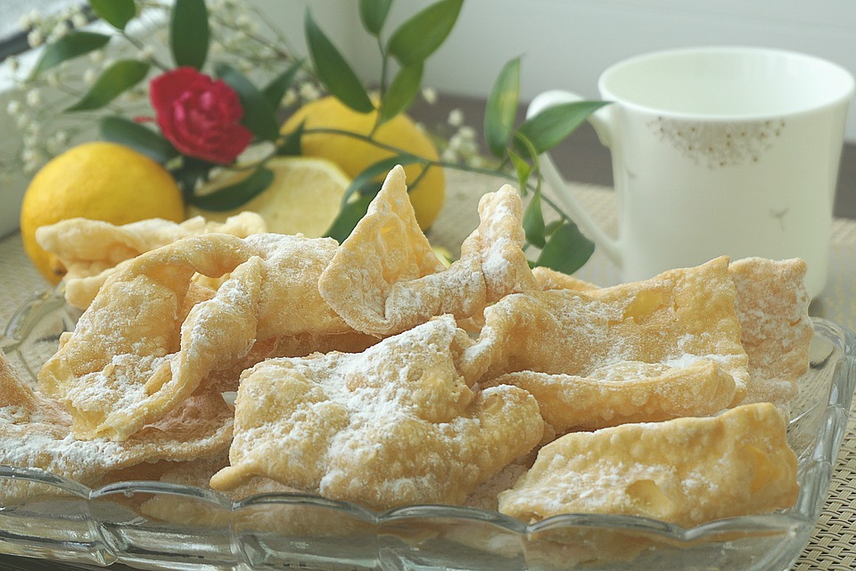 Polish Snacks, Traditional Polish Snacks and Desserts, traditional food in Poland, Poland Snacks, Polish Desserts, Poland Desserts, faworki