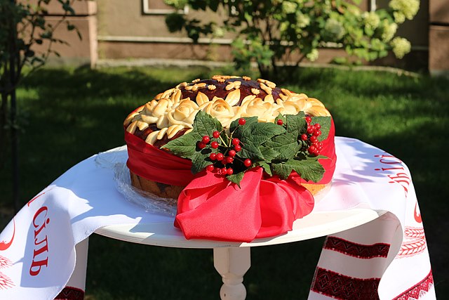 Ukraine Food, Ukraine desserts, Traditional Ukraine Food, desserts in Ukraine, Ukraine dishes, Ukrainian food, Ukrainian dessert, Ukrainian desserts, korovai