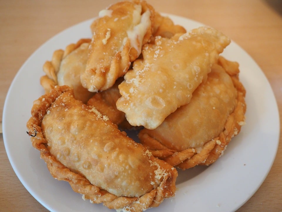 argentinian snacks, Argentinian desserts, Argentinian cuisine, snacks and desserts in argentina, traditional Argentinian snacks and desserts, argentina snacks, argentina desserts, mendocinas