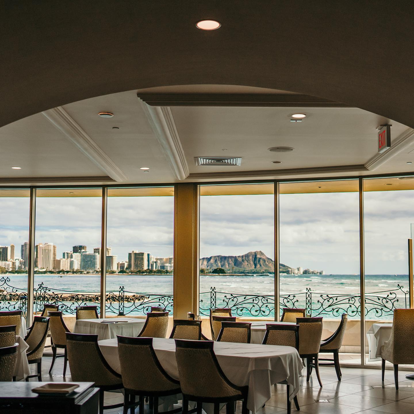 Honolulu Food - 30 Best Restaurants In Honolulu And Where To Eat 4 restaurants in honolulu, best restaurants in honolulu, restaurants in honolulu hawaii, honolulu restaurants, honolulu food, where to eat in honolulu, 53 by the sea