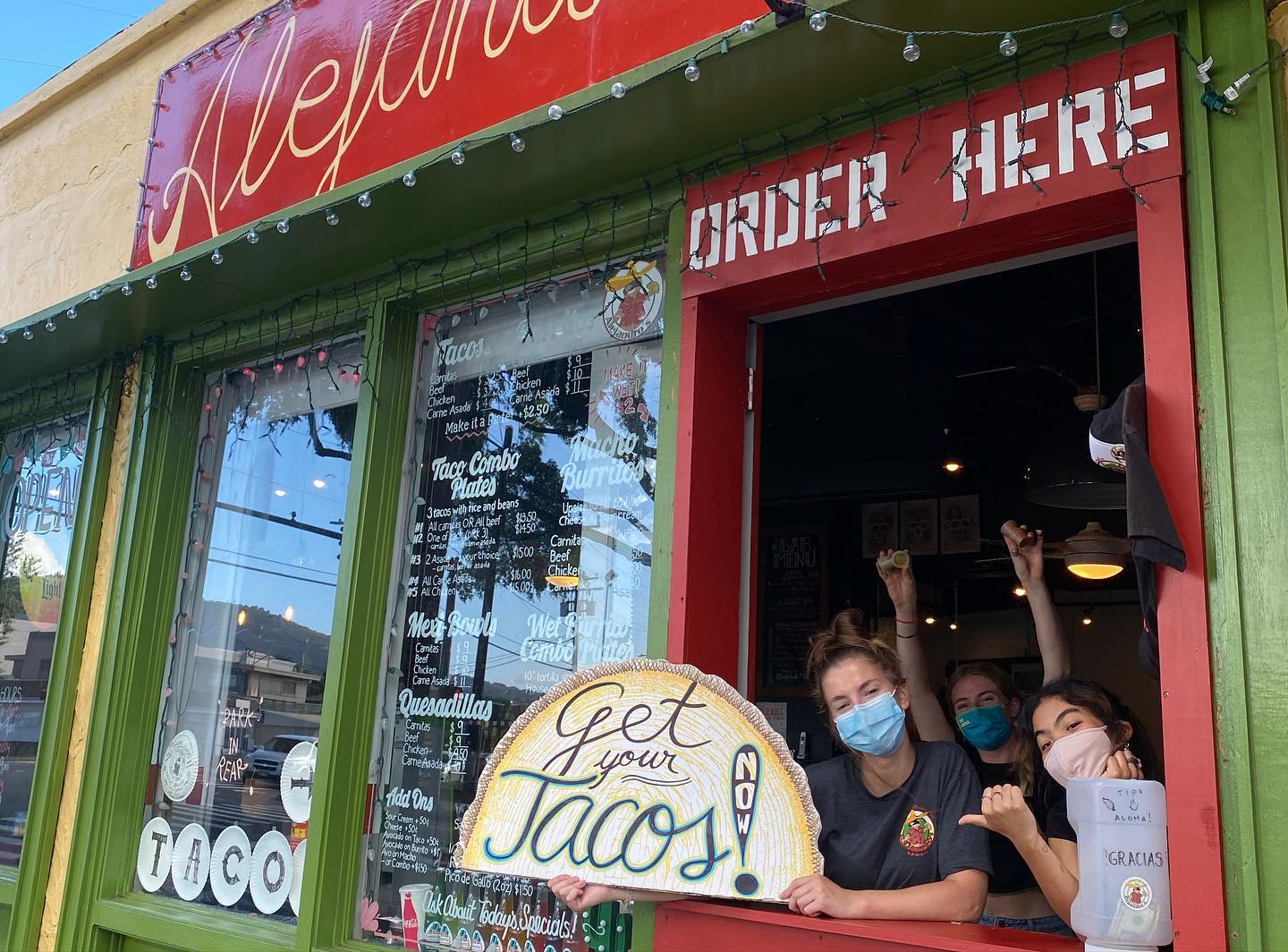 Honolulu Food - 30 Best Restaurants In Honolulu And Where To Eat 14 restaurants in honolulu, best restaurants in honolulu, restaurants in honolulu hawaii, honolulu restaurants, honolulu food, where to eat in honolulu, alejandros mexican food