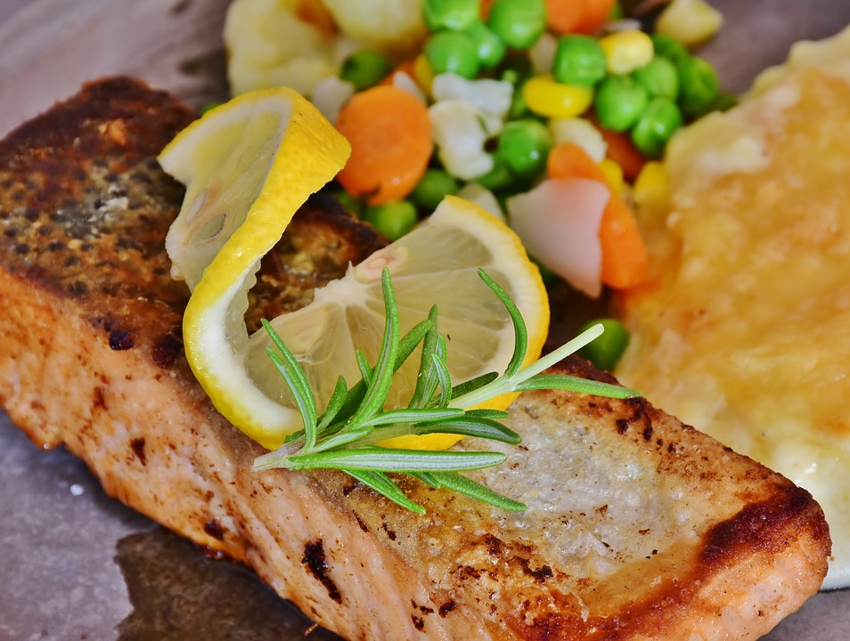 Maui Food - 30 Best Restaurants In Maui And Where To Eat 14 restaurants in Maui, best restaurants in Maui, Maui food, Maui restaurants, where to eat in Maui, da kitchen