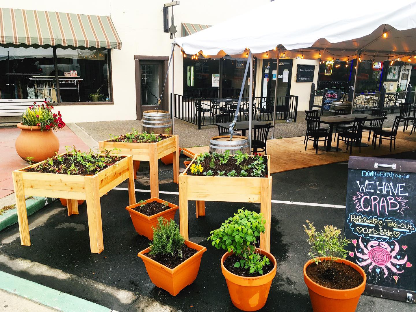 Maui Food - 30 Best Restaurants In Maui And Where To Eat 30 vegan restaurants in Maui, vegetarian restaurants in Maui, vegan in Maui, vegetarian in Maui, down to earth cafe and deli