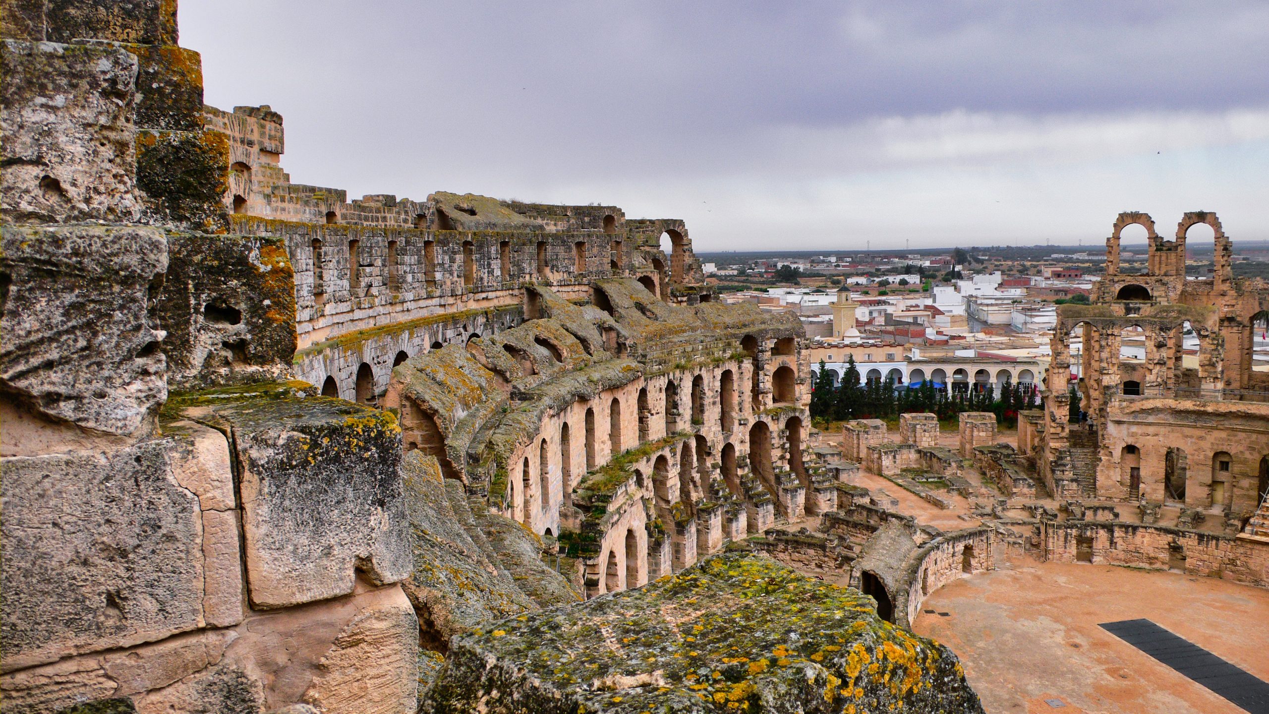 WHAT TO WEAR IN TUNISIA: OUR TUNISIA PACKING LIST AND WHAT TO PACK FOR TUNISIA 6 El Jem Amphitheatre, Эль-Джем, Тунис, What To Wear In Tunisia, Tunisia Packing List, What To Pack For Tunisia