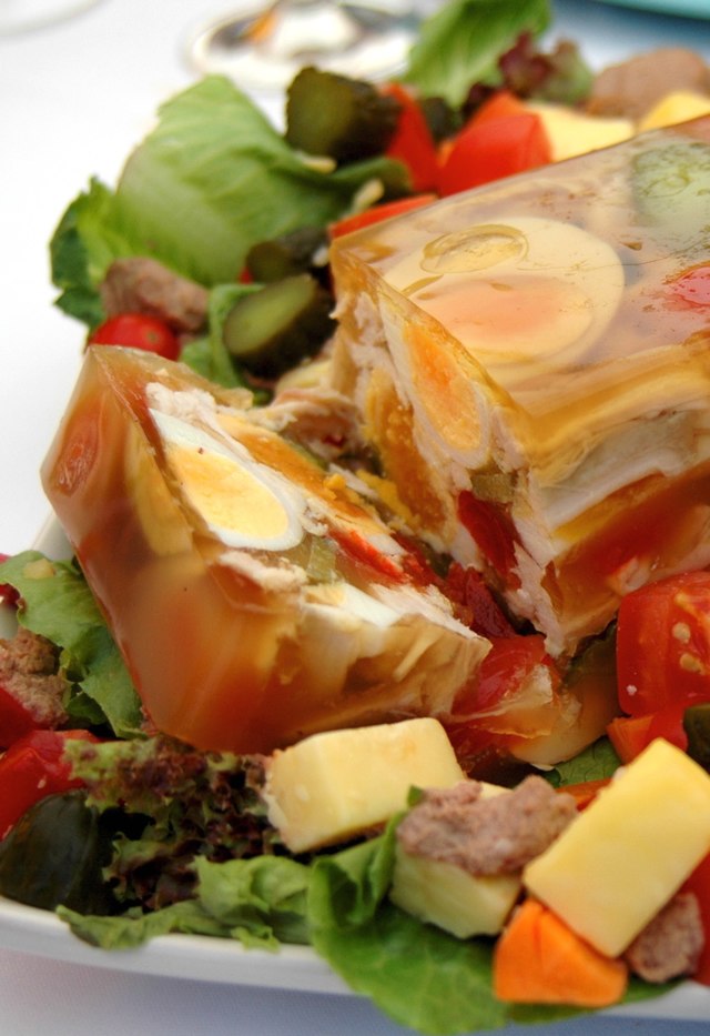 Ukraine Food, Ukraine cuisine, Traditional Ukraine Food, food in Ukraine, Ukraine dishes, Ukrainian food, Ukrainian dishes, Ukrainian cuisine, kholodets