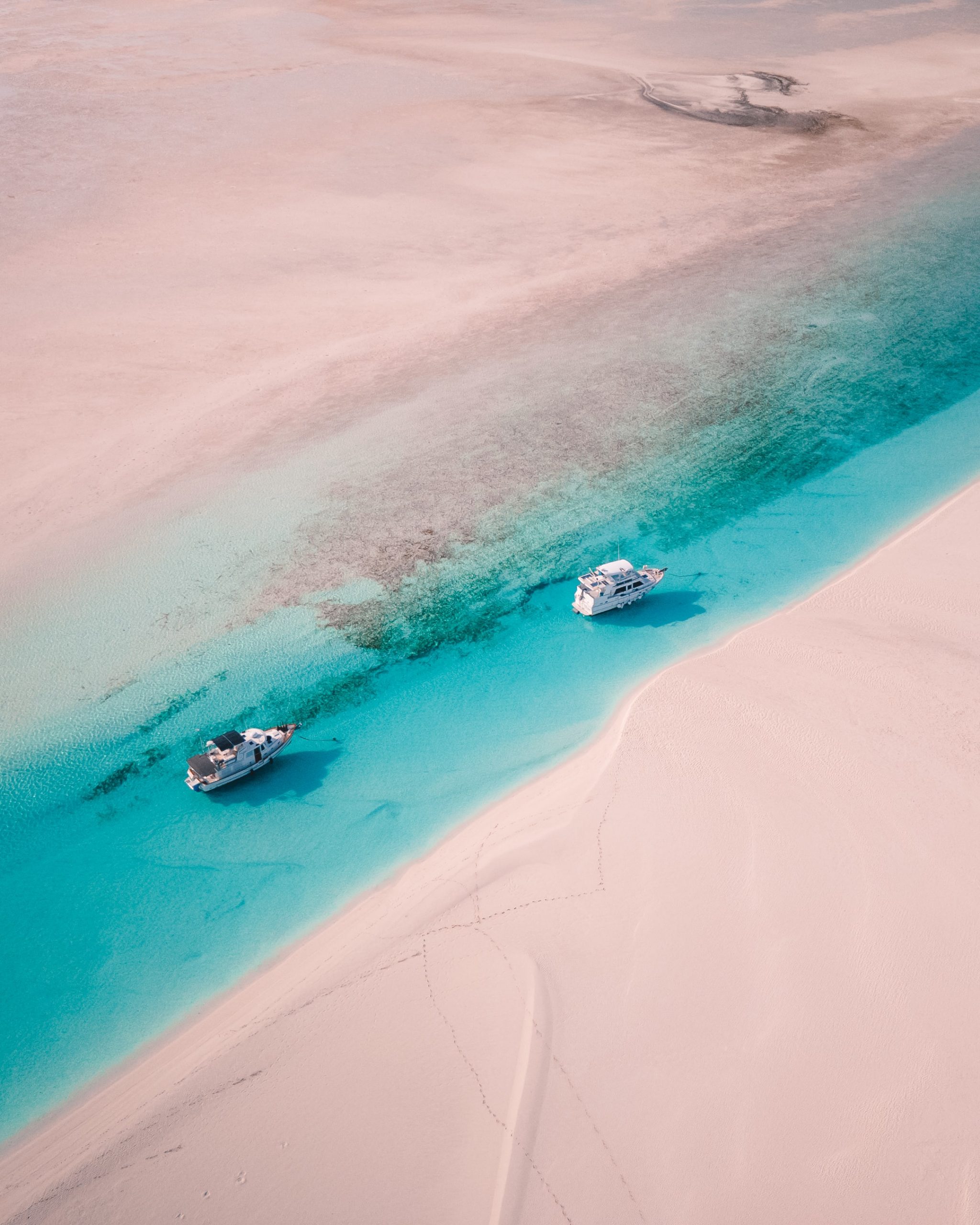 Comparison Aruba vs Bahamas - Which One Is Better Vacation? 35 Little Pipe Cay in The Bahamas scaled