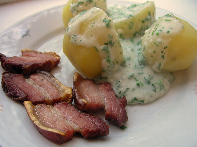 Best Danish Food - Best 50 Danish Dishes And Traditional Food In Denmark To Try 8 Denmark Food, Traditional Denmark Food, Danish food, Danish cuisine, traditional food in Denmark, Denmark cuisine, Denmark dishes, Danish dishes, STEGT FLÆSK MED PERSILLESOVS