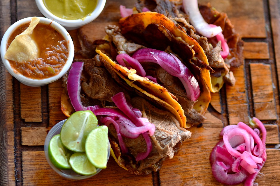 Honolulu Food - 30 Best Restaurants In Honolulu And Where To Eat 18 restaurants in honolulu, best restaurants in honolulu, restaurants in honolulu hawaii, honolulu restaurants, honolulu food, where to eat in honolulu, tacos zarate