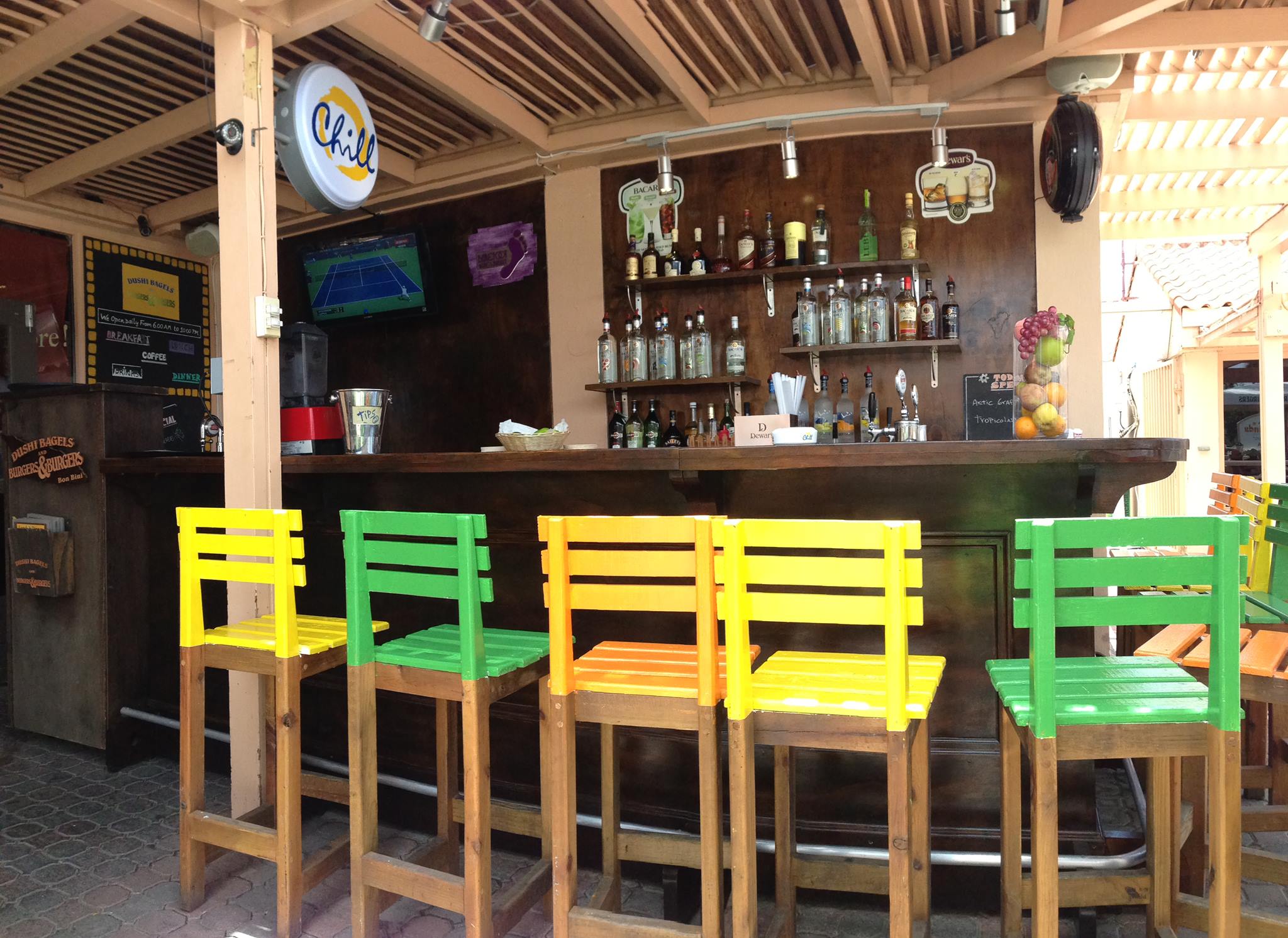 ORANJESTAD FOOD: 30 BEST RESTAURANTS IN ORANJESTAD AND WHERE TO EAT IN ARUBA 33 vegan restaurants in aruba, vegetarian restaurants in aruba, vegan in aruba, vegetarian in aruba, Dushi Bagels & Burgers