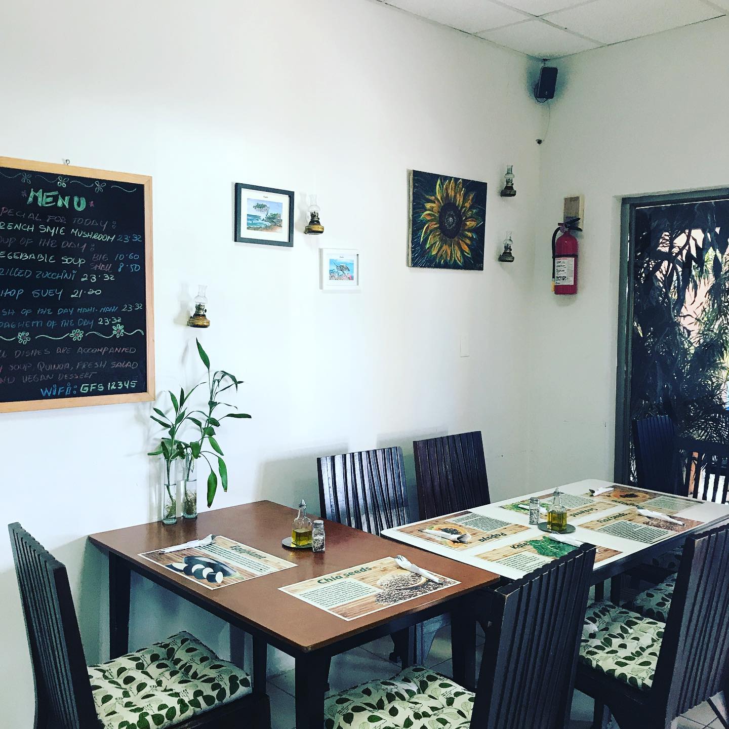 ORANJESTAD FOOD: 30 BEST RESTAURANTS IN ORANJESTAD AND WHERE TO EAT IN ARUBA 24 vegan restaurants in aruba, vegetarian restaurants in aruba, vegan in aruba, vegetarian in aruba, green food restaurant