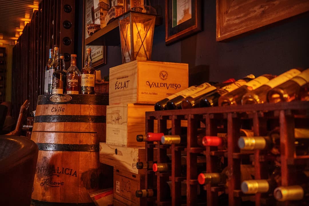 ORANJESTAD FOOD: 30 BEST RESTAURANTS IN ORANJESTAD AND WHERE TO EAT IN ARUBA 10 restaurants in Oranjestad aruba, restaurants in aruba, best restaurants in aruba, Oranjestad food, where to eat in aruba, Aruba restaurants, the wine room