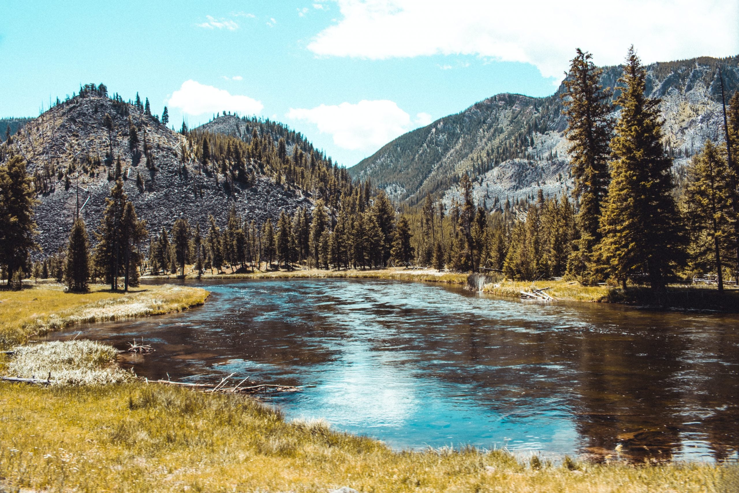 12 Tourist Behaviors That Instantly Make Locals Cringe (And What to Do Instead) 8 10 USA Bucket List Destinations, Nearest Airport To Yellowstone And How To Get From Salt Lake City Airport To Yellowstone National Park, cheapest way from Salt Lake City airport to Yellowstone National Park, salt lake city airport to yellowstone, closest airport to yellowstone, nearest airport to Yellowstone National Park