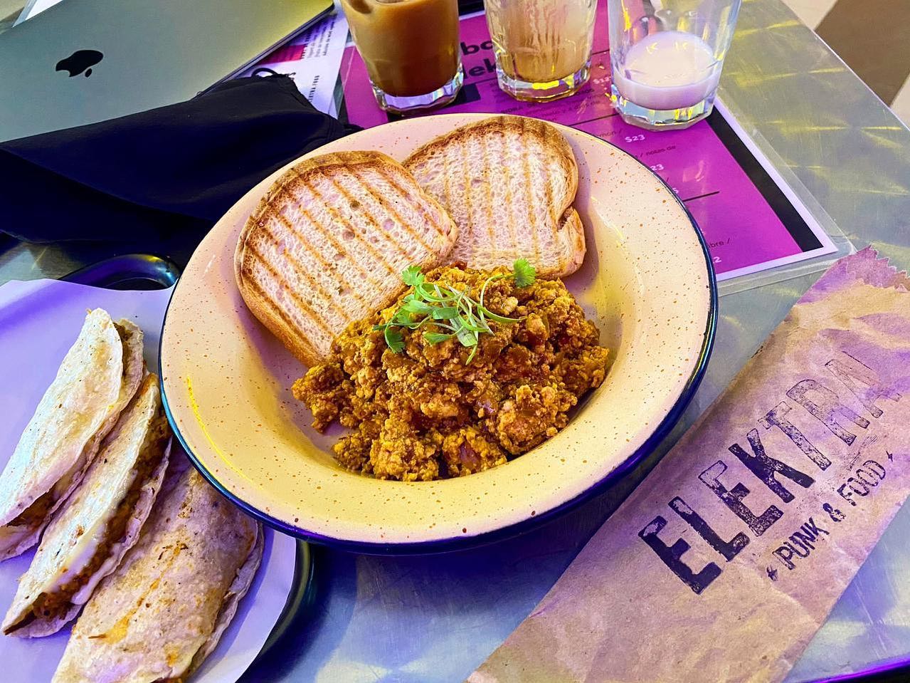 Bogota Food - 30 Best Restaurants In Bogota And Where To Eat 32 vegan restaurants in Bogota, vegetarian restaurants in Bogota, Bogota vegan, vegetarian in Bogota, Bogota Restaurants, elektra