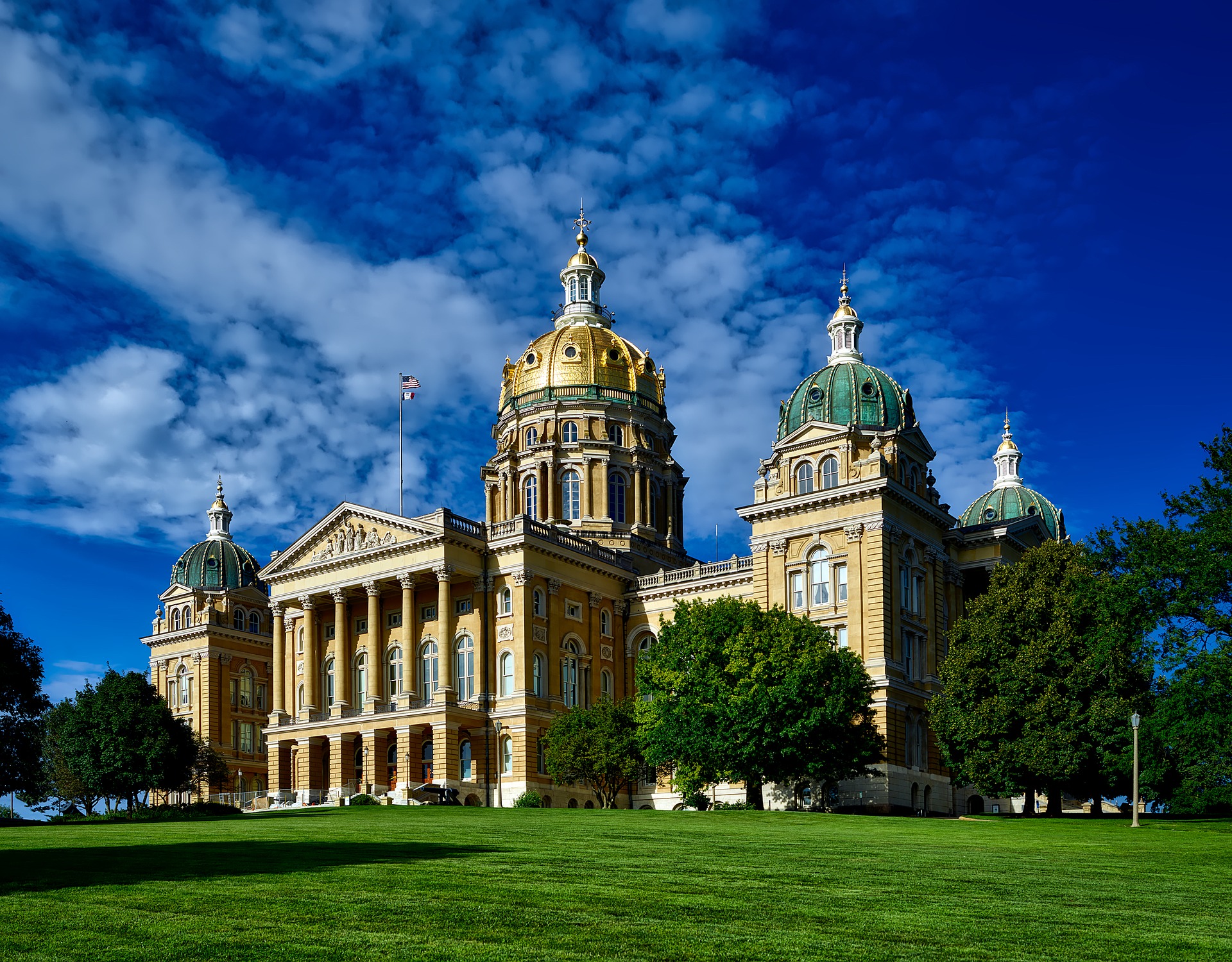 How To Get From Cedar Rapids Airport To Iowa City - All Possible Ways, cheapest way from Cedar Rapids airport to Iowa City, Cedar Rapids airport to Iowa City, Cedar Rapids Airport Bus, Bus Cedar Rapids Airport to Iowa City
