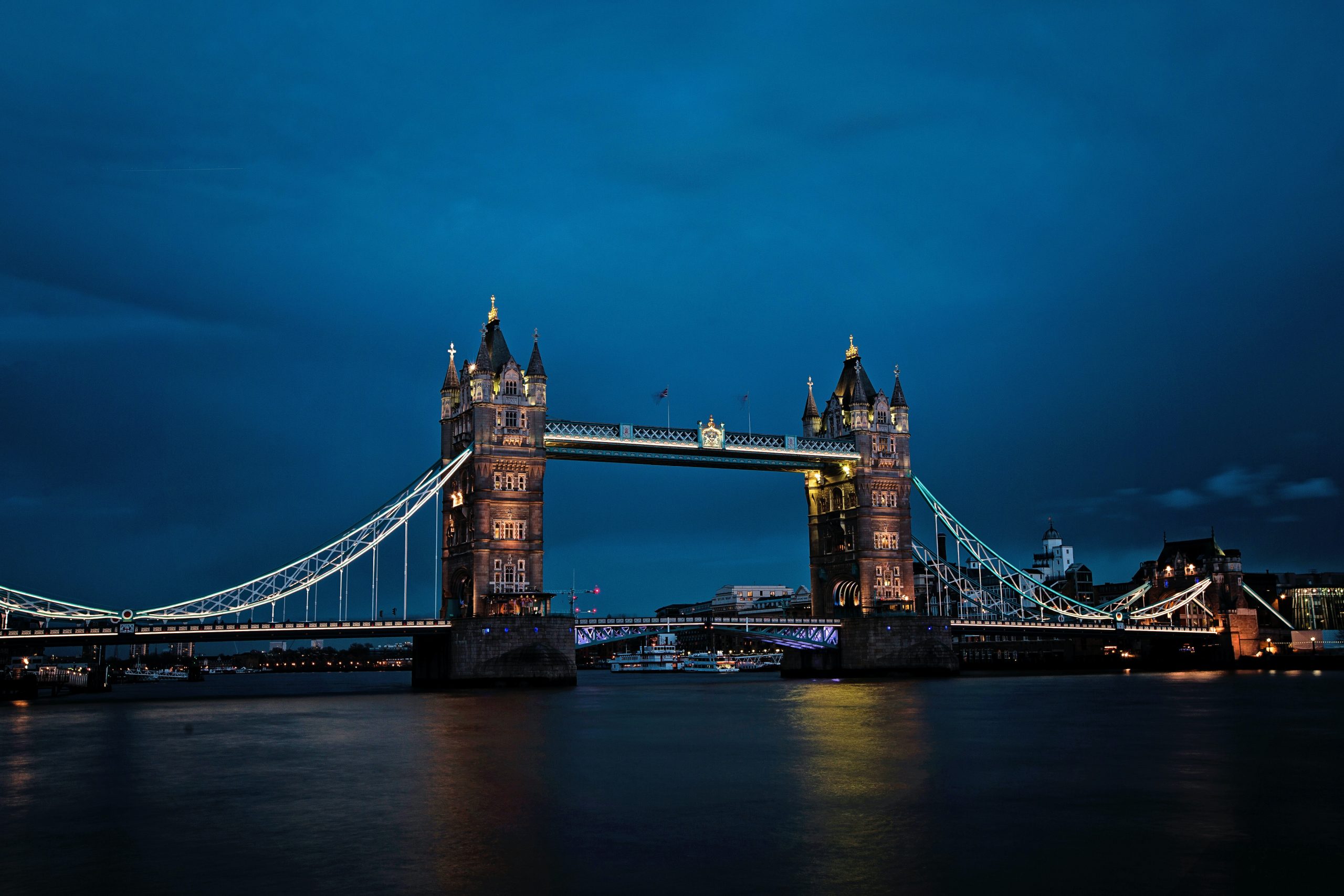 Countryside Charms: A Tranquil Escape to London's Most Picturesque Suburbs, How To Get From Heathrow Airport To City Center - All Possible Ways, cheapest way from Heathrow airport to Downtown, cheapest way from Heathrow airport to city, Heathrow airport to city center, Heathrow airport to downtown, Heathrow Bus Airport, Bus Heathrow Airport to London City Center