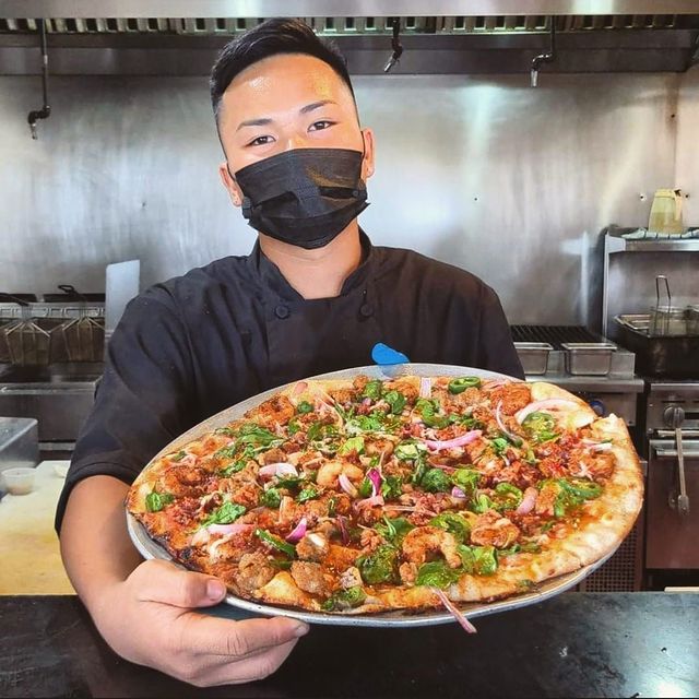 Wailea Food - 27 Best Restaurants In Wailea And Where To Eat 24 Manoli's Pizza Company, restaurants in Wailea, restaurants in Wailea, plant based restaurants in Wailea, vegetarian restaurants in Wailea, vegan restaurants in Wailea, Wailea food, where to eat in Wailea