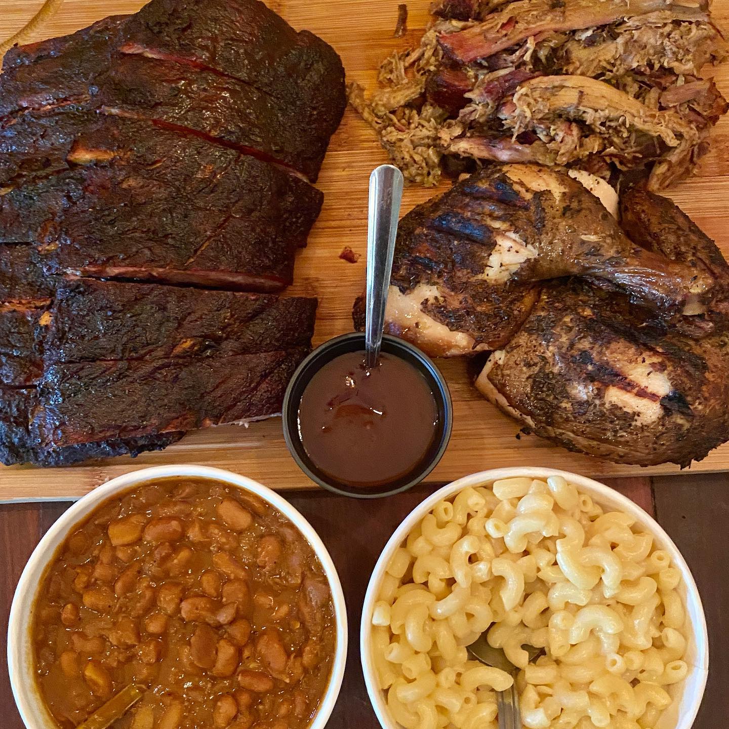 Kihei Food - 15 Best Restaurants In Kihei And Where To Eat 12 Fat Daddy's Smokehouse BBQ, Kihei restaurants, restaurants in Kihei, plant based restaurants in Kihei, vegetarian restaurants in Kihei, vegan restaurants in Kihei, Kihei food, where to eat in Kihei, vegan in Kihei, vegetarian in Kihei