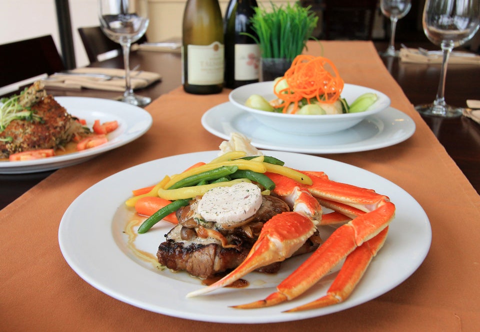 Hilo Food - 30 Best Restaurants In Hilo And Where To Eat 25 Queen's Court Restaurant, Hilo restaurants, restaurants in Hilo, plant based restaurants in Hilo, vegetarian restaurants in Hilo, vegan restaurants in Hilo, Hilo food, where to eat in Hilo, vegan in Hilo, vegetarian in Hilo