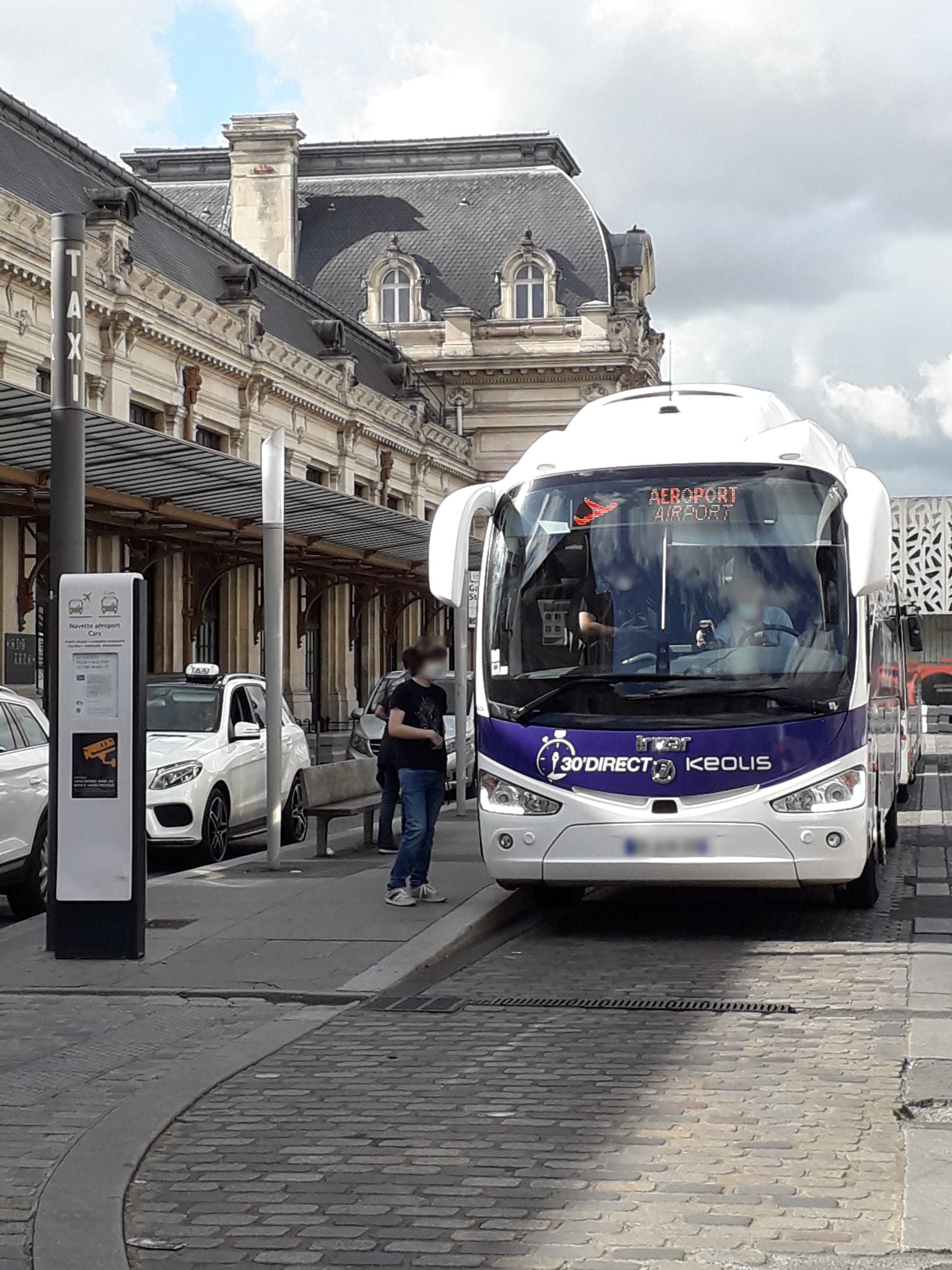 How To Get From Bordeaux Airport To City Center - All Possible Ways, cheapest way from Bordeaux airport to Downtown, cheapest way from Bordeaux airport to city, Bordeaux airport to city center, Bordeaux airport to Bordeaux, Bordeaux Bus Airport, bus  from Bordeaux airport to city center, shuttle bus from Bordeaux airport to city center, 30 Direct Shuttle Bus Bordeaux Airport to Bordeaux Train Station, Bus Number 1 Bordeaux airport