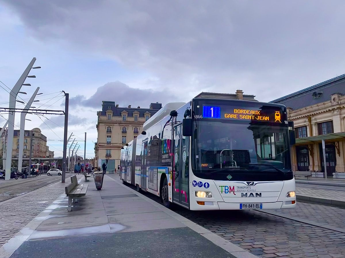 How To Get From Bordeaux Airport To City Center - All Possible Ways, cheapest way from Bordeaux airport to Downtown, cheapest way from Bordeaux airport to city, Bordeaux airport to city center, Bordeaux airport to Bordeaux, Bordeaux Bus Airport, bus  from Bordeaux airport to city center, shuttle bus from Bordeaux airport to city center, 30 Direct Shuttle Bus Bordeaux Airport to Bordeaux Train Station, Bus Number 1 Bordeaux airport
