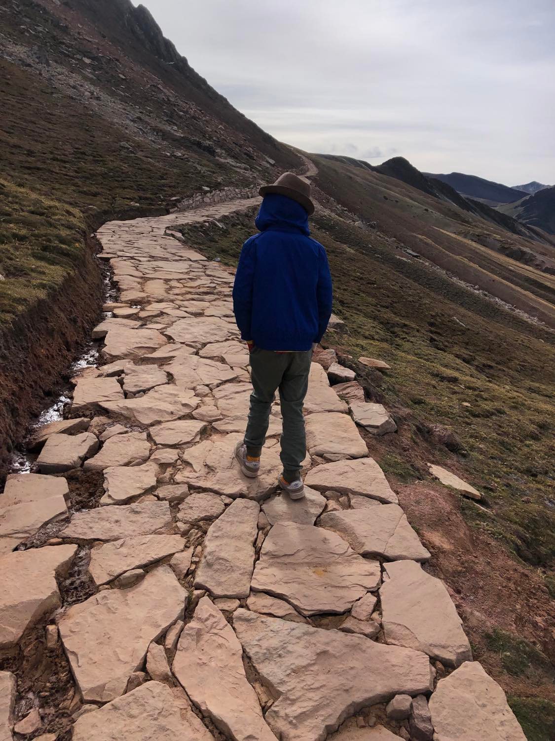 How To Get From Cusco To Palccoyo: The Alternative Rainbow Mountain (Travel Guide). Palccoyo Mountain with kids