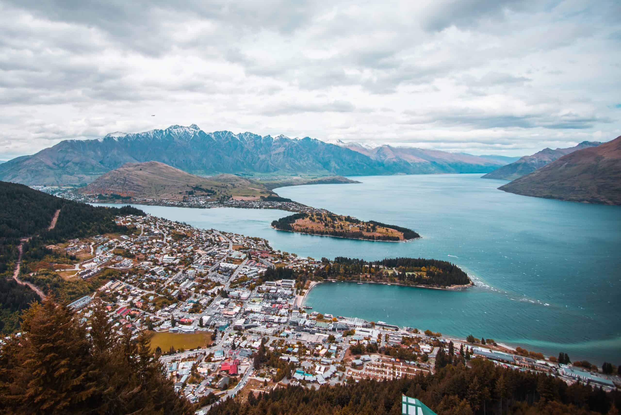 How To Get From Queenstown Airport To City Center - All Possible Ways, cheapest way from Queenstown airport to Downtown, cheapest way from Queenstown airport to city, Queenstown airport to city center, Queenstown airport to Queenstown, Queenstown Bus Airport, bus from Queenstown airport to city center, taxi Queenstown airport to city center, Uber Queenstown airport to city, train Queenstown airport to city center, shuttle bus Queenstown airport to city center