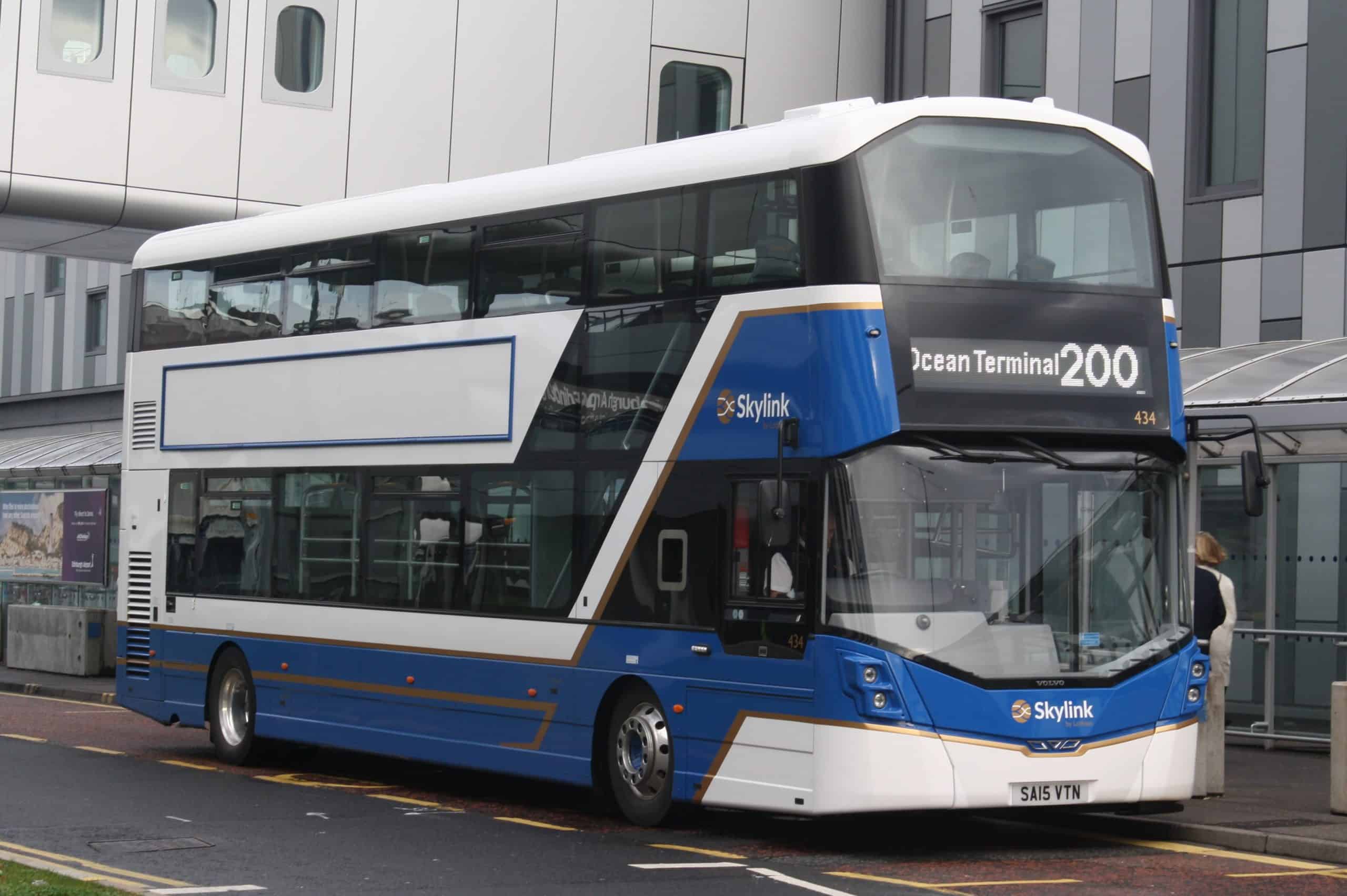 How To Get From Edinburgh Airport To City Center Best Way 3 Edinburgh Airport Bus, Edinburgh Airport to city center, Edinburgh Airport to city, How To Get From Edinburgh Airport To City Center, cheapest way from Edinburgh airport to city center, edinburg airport to edinburgh, Bus Skylink 200