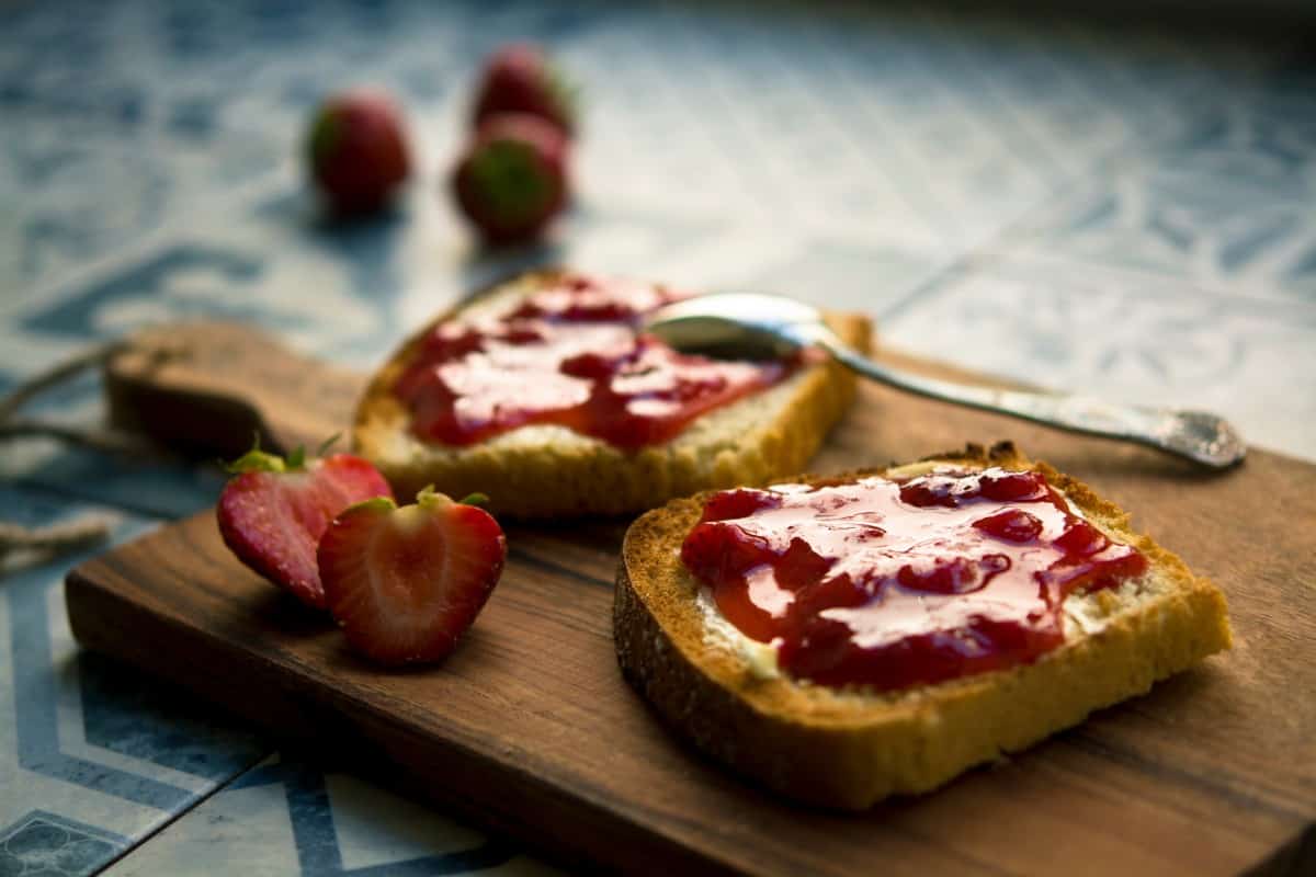 Vegetarian Food In Spain - 50 Best Spanish Vegetarian Dishes And Vegan Food In Spain 30 35. tostada con mermelada, vegetarian food in Spain, vegan food in Spain, Spainish vegetarian dishes, vegan in Spain, vegetarian in Spain, plant based food in Spain