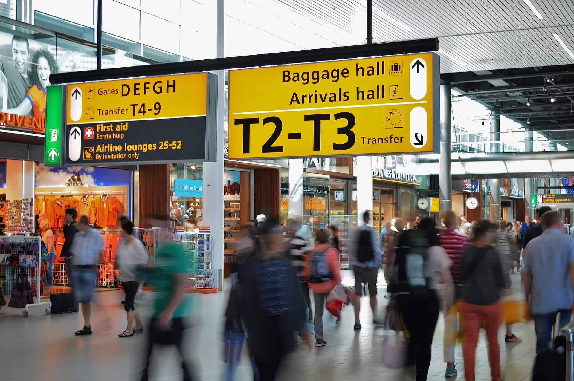 Tips For Waiting at the Airport - What to do? 3 Waiting at the airport: What to do? Ideas and tips