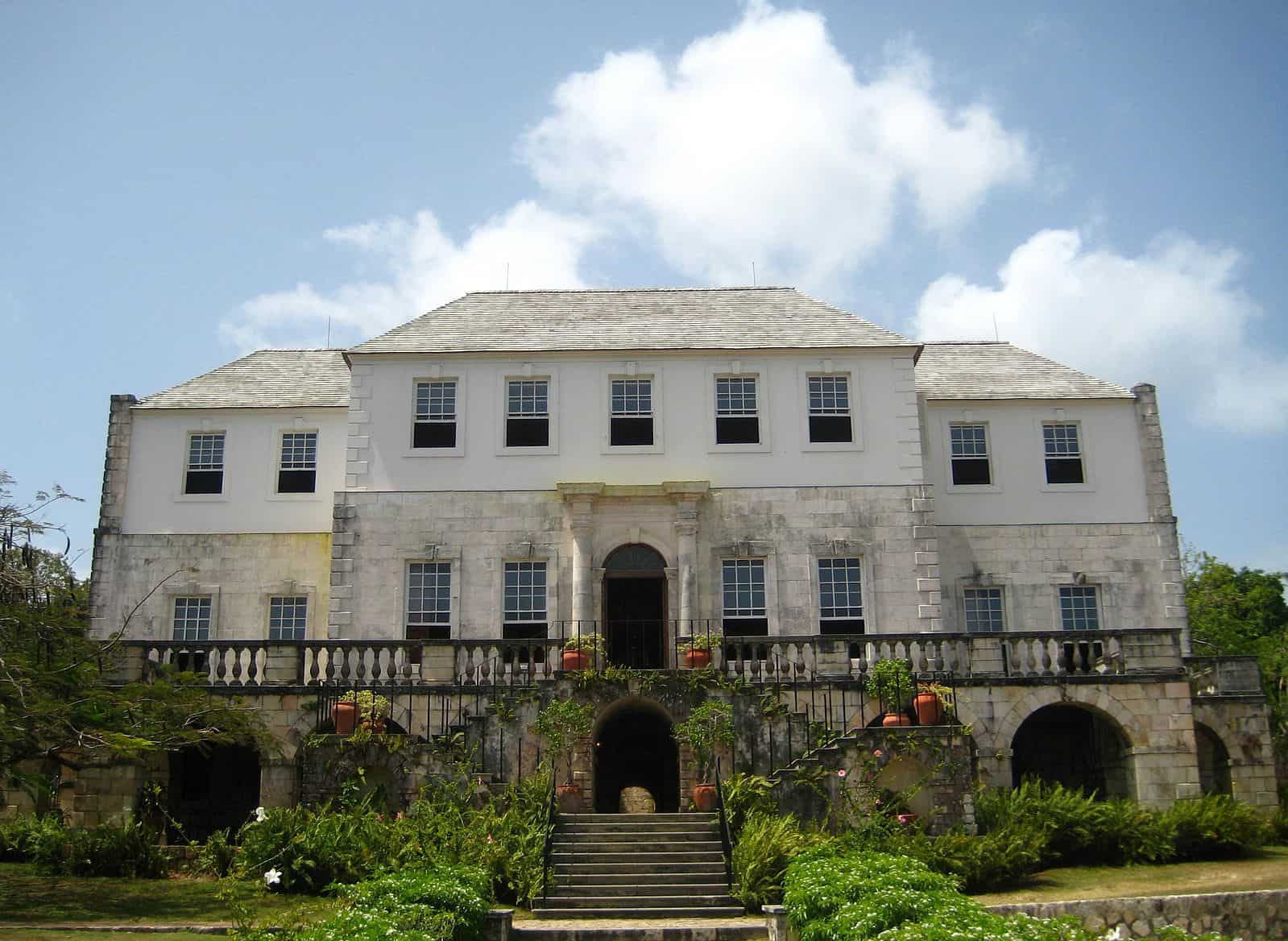 Ocho Rios vs Montego Bay - Best 5 Reasons to Choosing Your Next Jamaican Holiday Spot