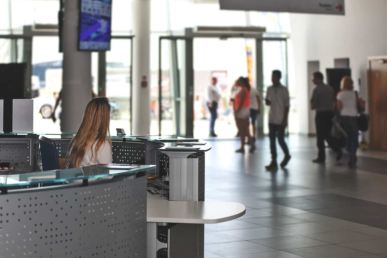Why Airlines Hate When Passengers Know These 10 Booking and Boarding Tricks 6 Best Tips for Flying - Before, During And After Your Flight, 6 Reasons to Stay in an Airport Hotel