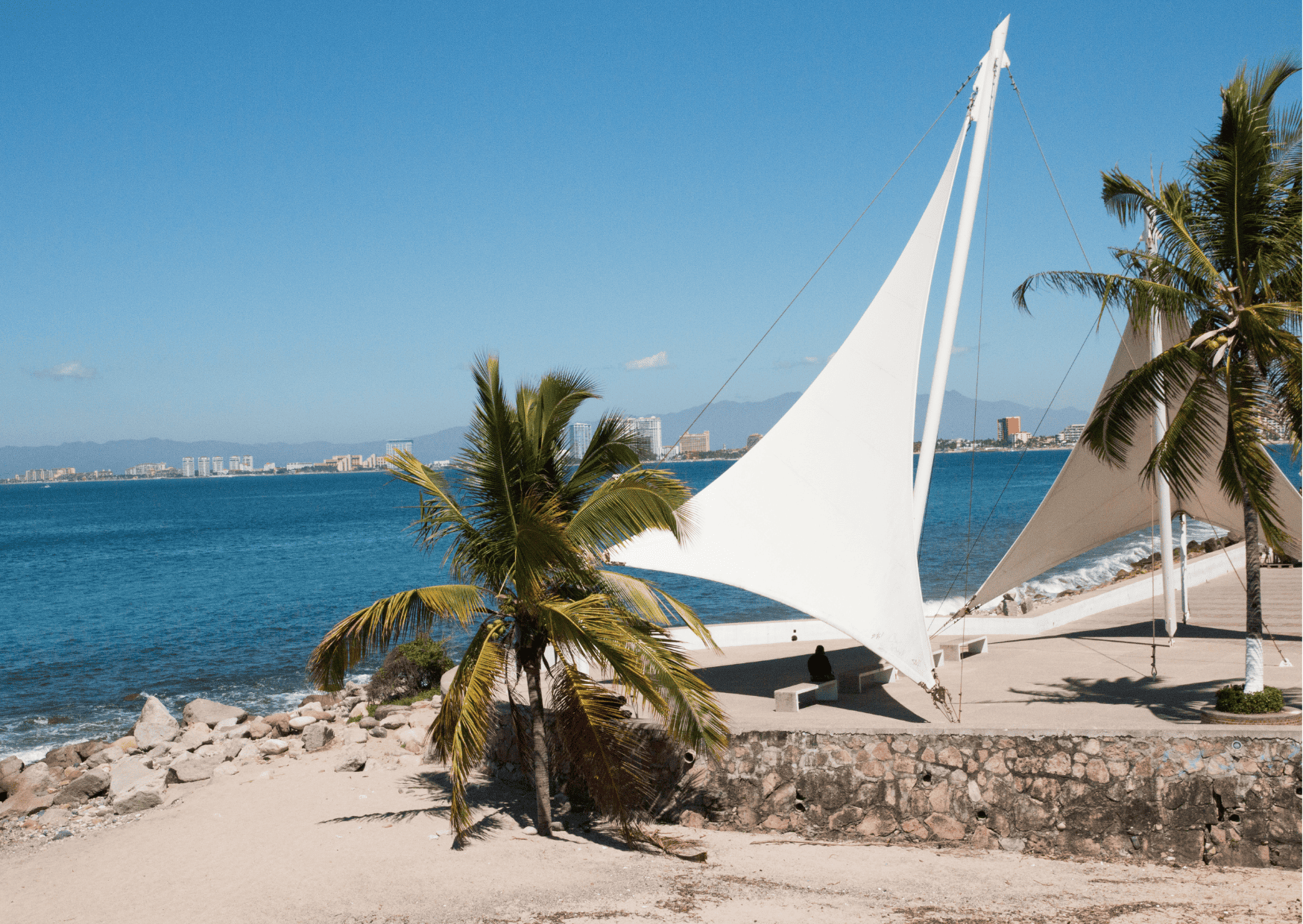 Malecon in Puerto Vallarta - Acapulco vs Puerto Vallarta, Puerto Vallarta vs Acapulco
