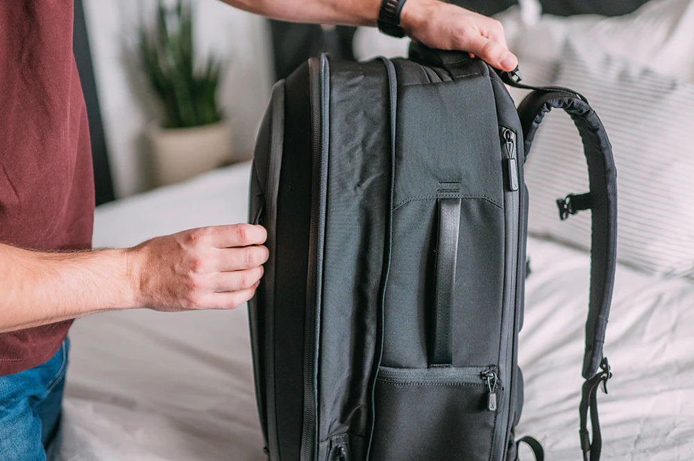 Nomatic Backpack Review - The Nomatic Navigator Travel Backpack 32L (Carry-on)
