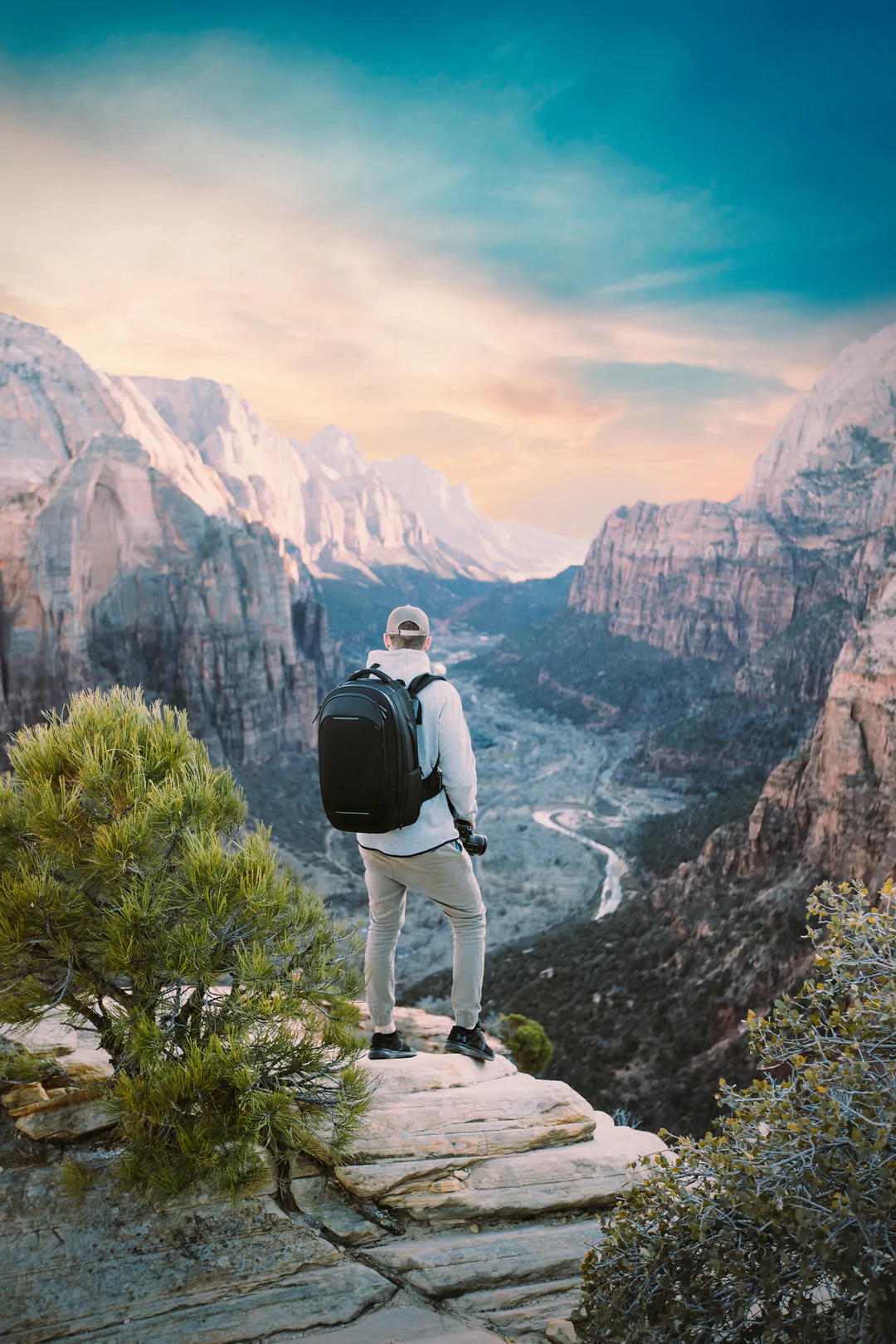 Nomatic Backpack Review - The Nomatic Navigator Travel Backpack 32L (Carry-on)