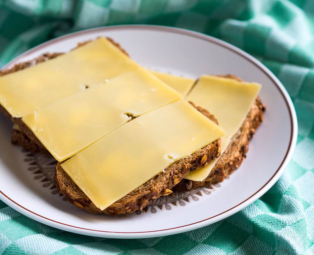 Boterham-oude-kaas-Traditional-Dutch-breakfast
