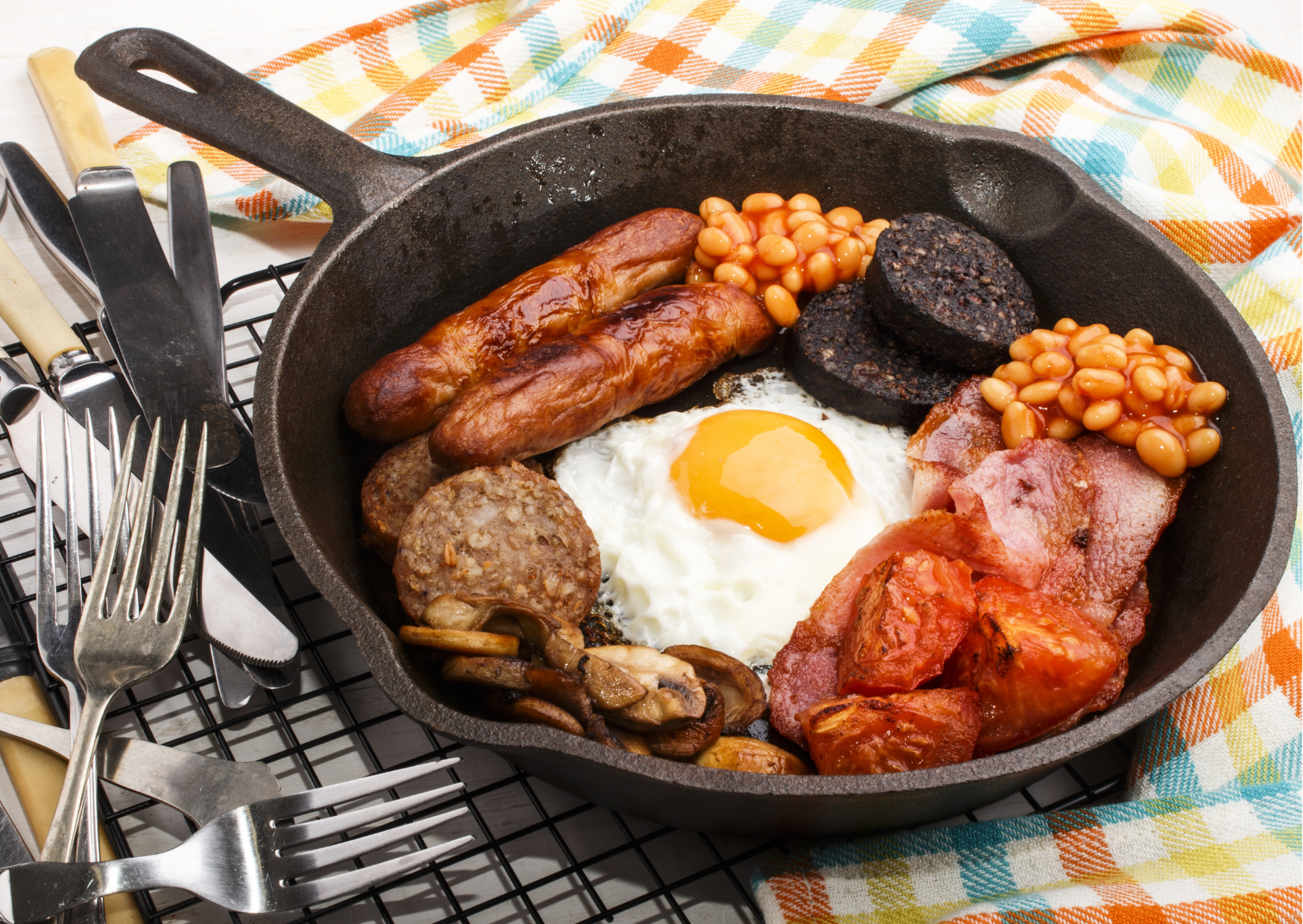 Best Irish Food - 38 Best Irish Dishes And Traditional Food In Ireland To Try, Breakfast in Ireland - The Traditional Full Irish Breakfast plus 20 Best Irish Breakfast Food