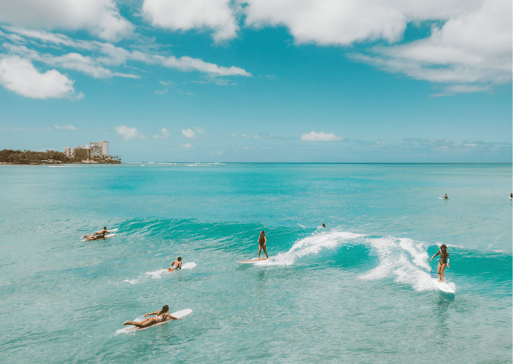 Comparison Honolulu vs Kauai - Which is the Better Vacation? 3 Honolulu has beaches for swimming and surfing - Honolulu vs Kauai, Kauai vs Honolulu