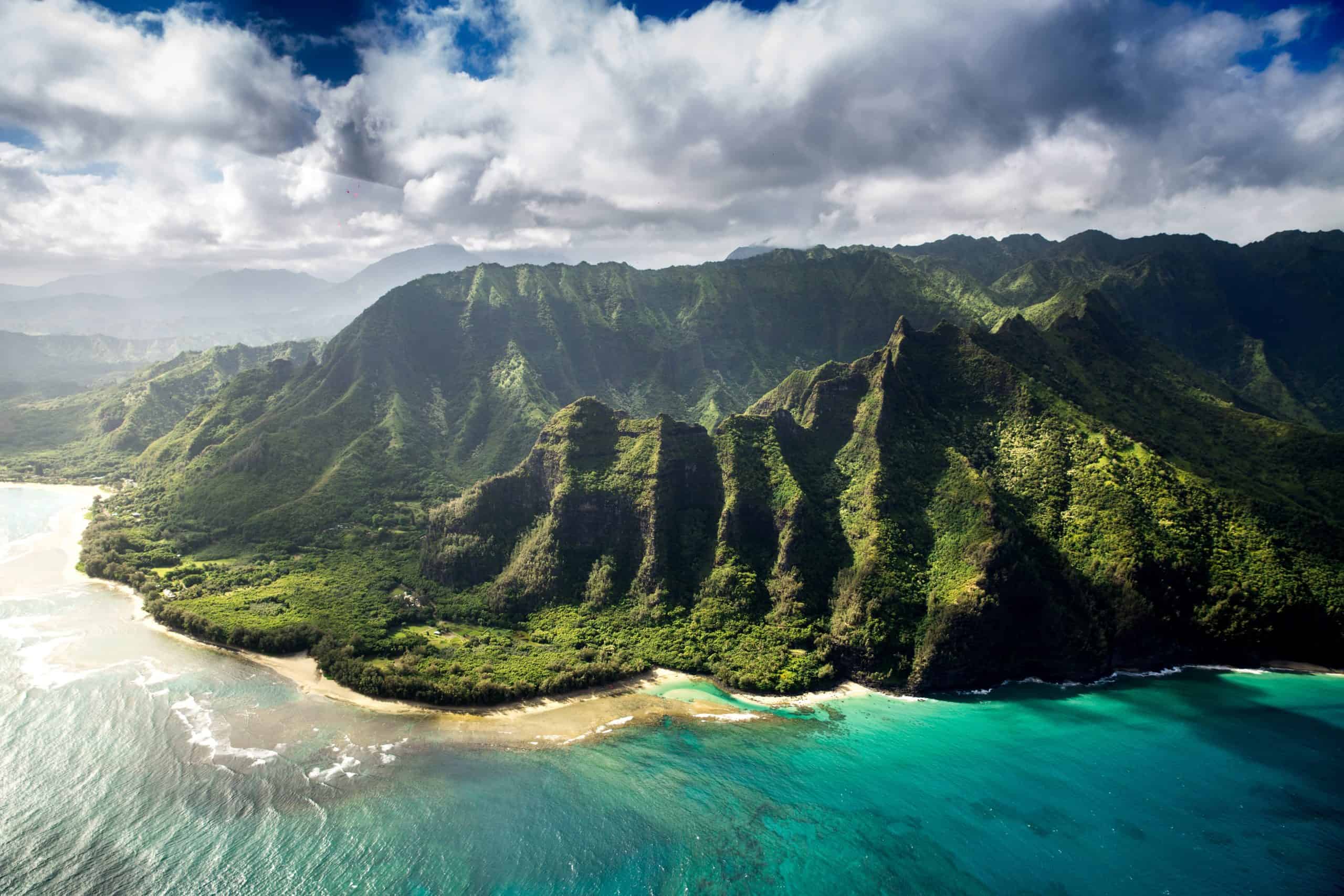 Comparison Honolulu vs Kauai - Which is the Better Vacation? 4 Kauai from above - Honolulu vs Kauai, Kauai vs Honolulu