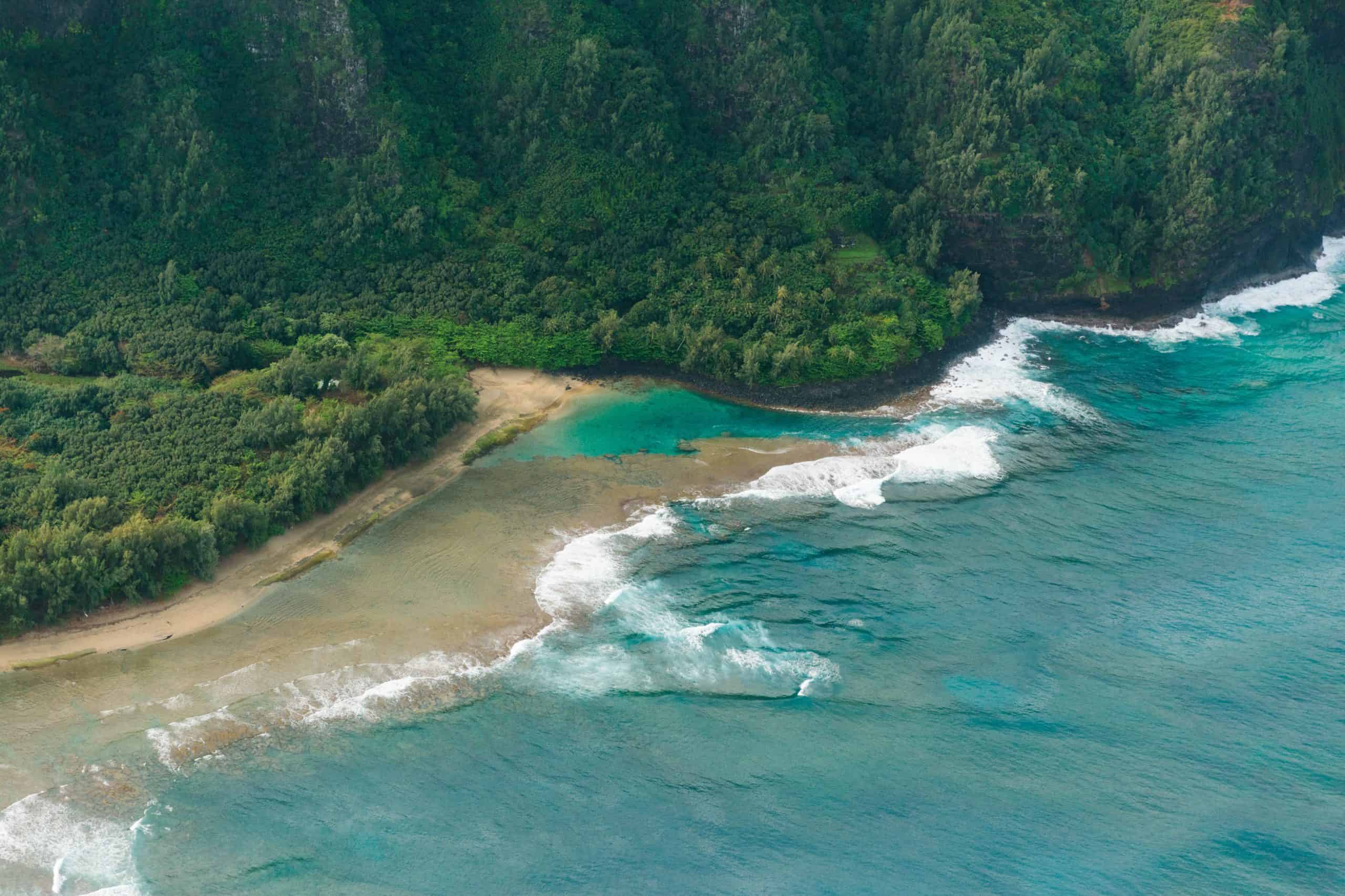 Don’t Visit Hawaii Without Knowing These: I Learned These Hawaii Mistakes the Hard Way 4 10 Common Mistakes to Avoid in Hawaii and How to Avoid Them, Kauai vs Maui: Which Hawaiian Island is Right for You?