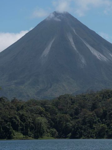 10 Beautiful Towns in Costa Rica, How To Get From Quepos to La Fortuna Best Way – All Possible Ways, Quepos to La Fortuna, Quepos to La Fortuna transfer, cheapest way from Quepos to La Fortuna, bus from Quepos to La Fortuna, from Quepos to La Fortuna by bus, taxi from Quepos to La Fortuna, private transfer from Quepos to La Fortuna, Shared Van from Quepos to La Fortuna, rent a car in Quepos, uber from Quepos to La Fortuna