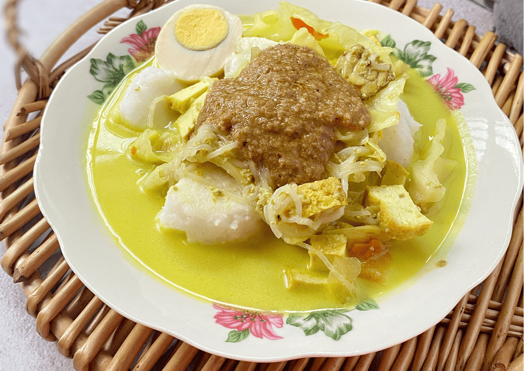 Malaysian Breakfast - 25 Traditional Breakfast in Malaysia to Try 11 Lontong, Malaysian Breakfast, Breakfast in Malaysia