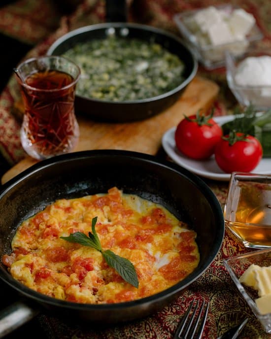 Azerbaijan Breakfast - Top 7 Traditional Breakfast in Azerbaijan to Try 3 Pomidor-Yumurta, Azerbaijan Breakfast, Azeri Breakfast, Breakfast in Azerbaijan, Traditional breakfast in Azerbaijan