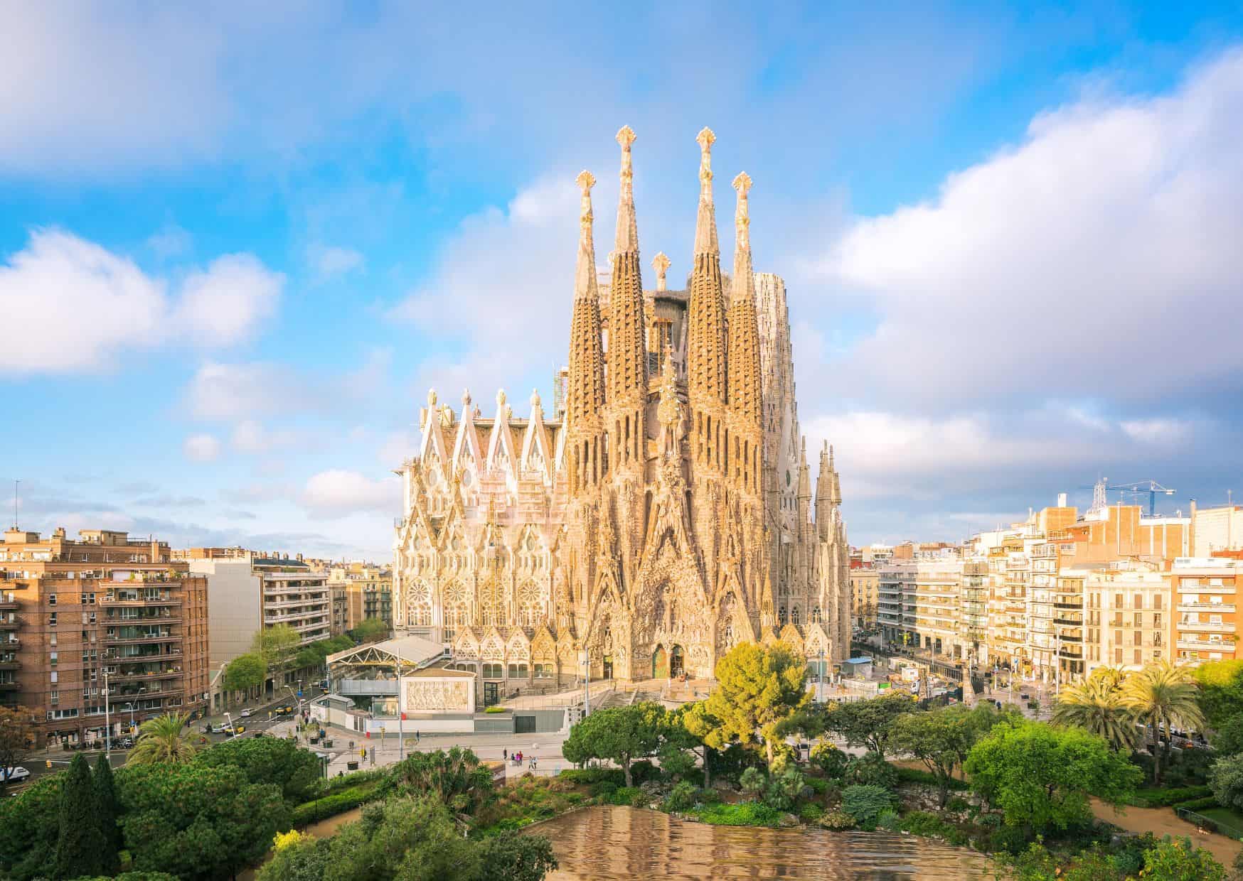 7 Tourist Traps to Avoid in Barcelona, How To Get From Barcelona to Barcelona Airport Best Way, shuttle bus from Barcelona to Barcelona airport, bus from Barcelona to Barcelona airport, cheapest way from Barcelona to Barcelona airport, Barcelona to Barcelona airport, by train Barcelona to Barcelona airport, taxi from Barcelona to Barcelona airport, uber from Barcelona to Barcelona airport, private transfer from Barcelona to Barcelona airport, metro from Barcelona to Barcelona airport, shuttle bus from Barcelona to Barcelona airport