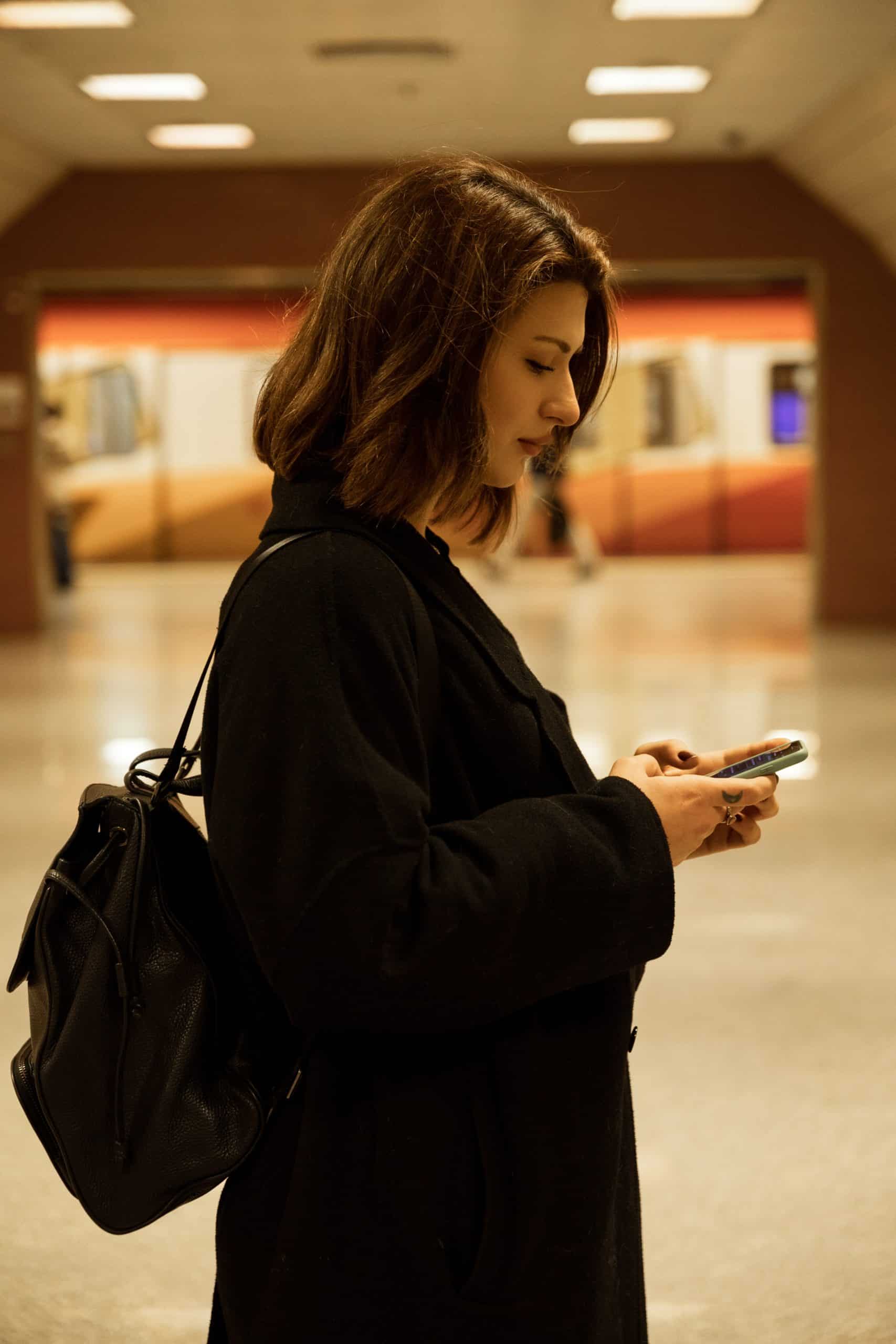 international roaming, international roaming vs esim, international roaming vs esims, roaming fees, roaming charges