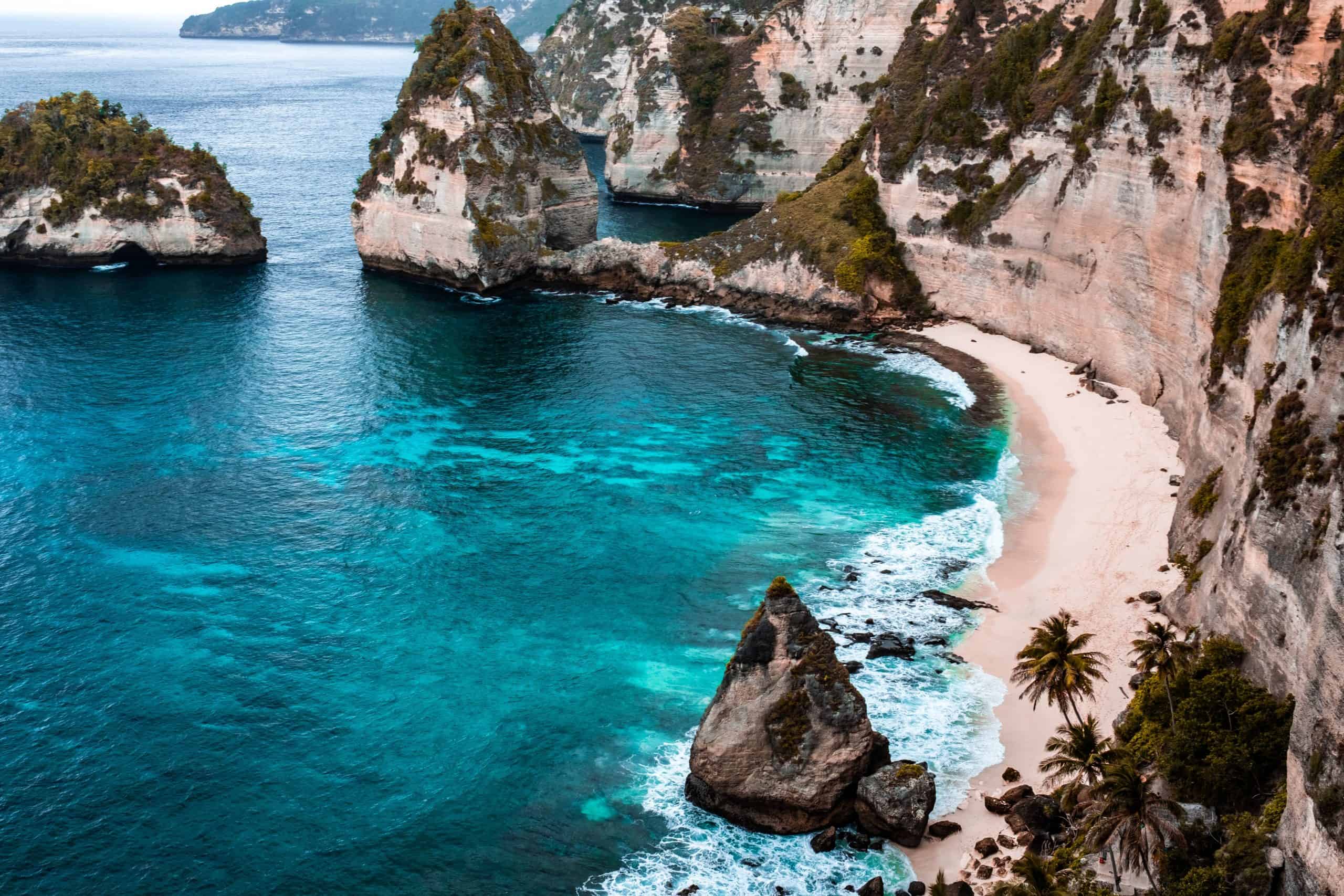 5 Protective Essentials to Pack When Traveling to Sunny Southeast Asia 4 pexels photo 2474690 scaled